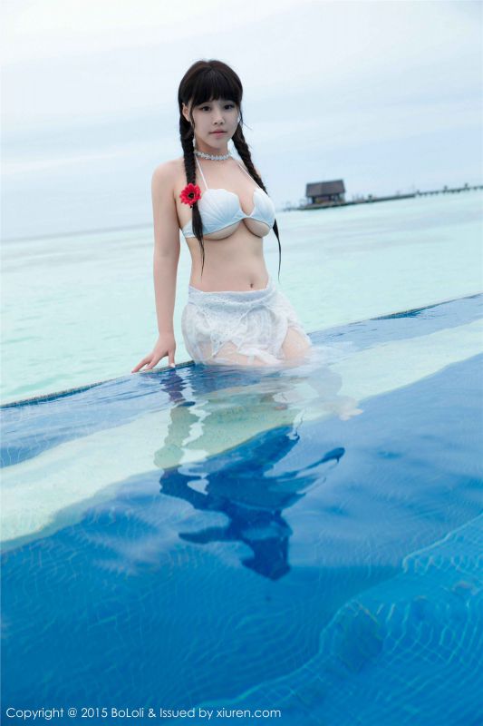 爆乳美女Barbie可儿沙滩比基尼写真照
