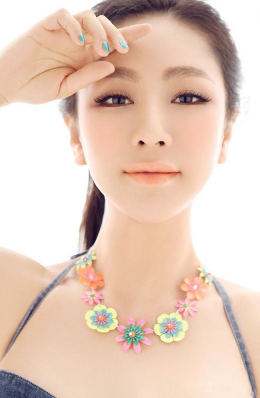 清纯少女夏日迷人图片