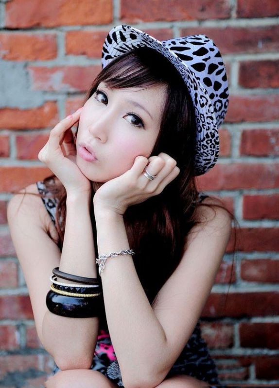 漂亮美女户外高清唯美写真