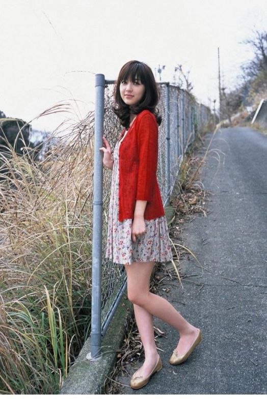 日本美女逢泽莉娜户外比基尼诱惑写照