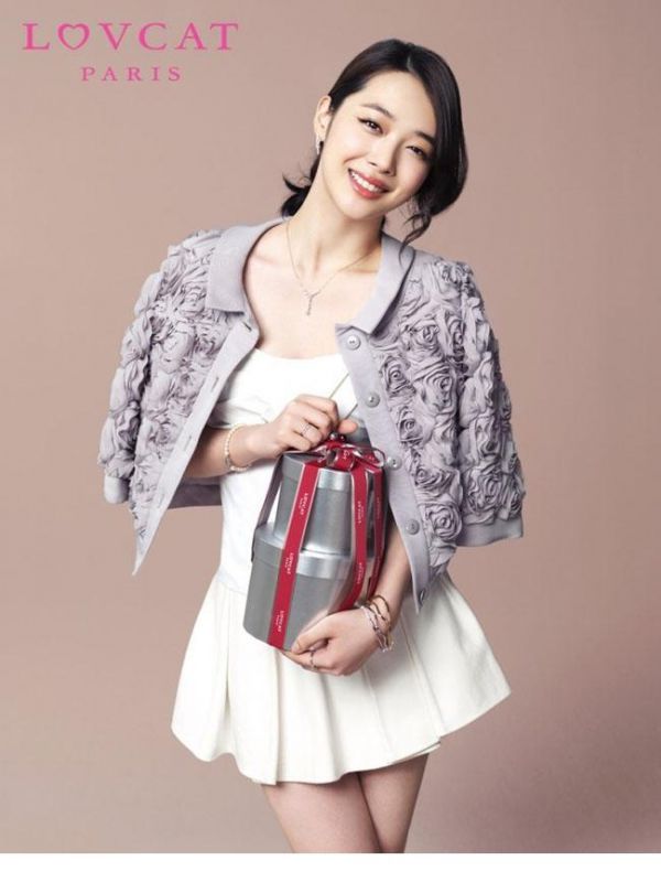 韩国明星崔雪莉甜美迷人写真照