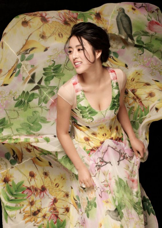 世界小姐余薇薇清新迷人写真