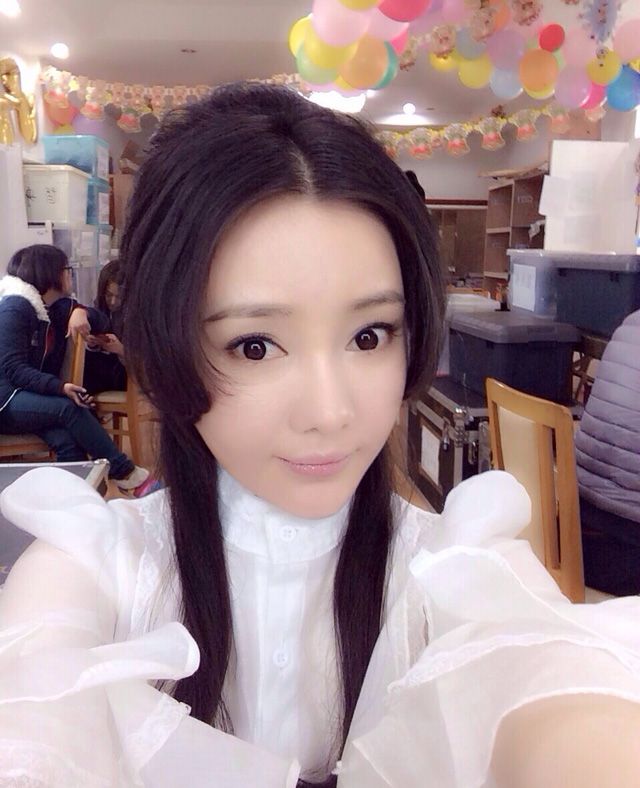 甜美女星郭芮溪高清自拍美照