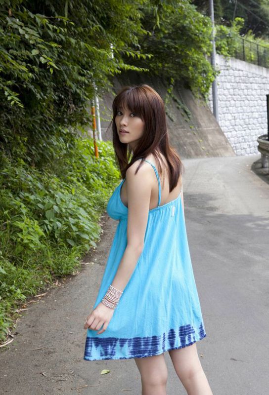 日本萝莉原干惠迷人爆乳写真