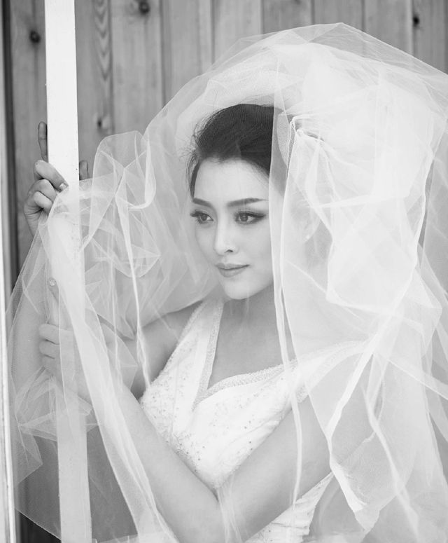 余薇薇海边白色婚纱唯美写真集