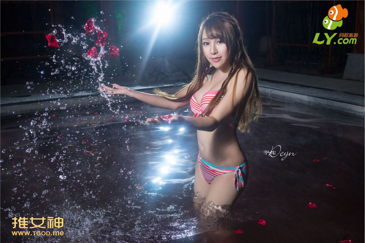 比基尼少女黄梦羡旅拍秀傲人双峰写真