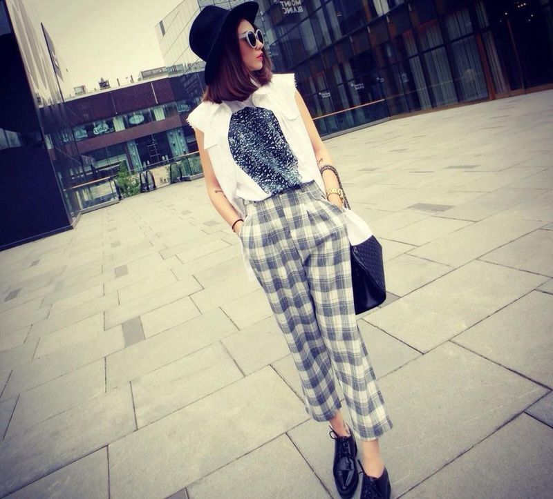 性感短发美女大秀迷人大长腿