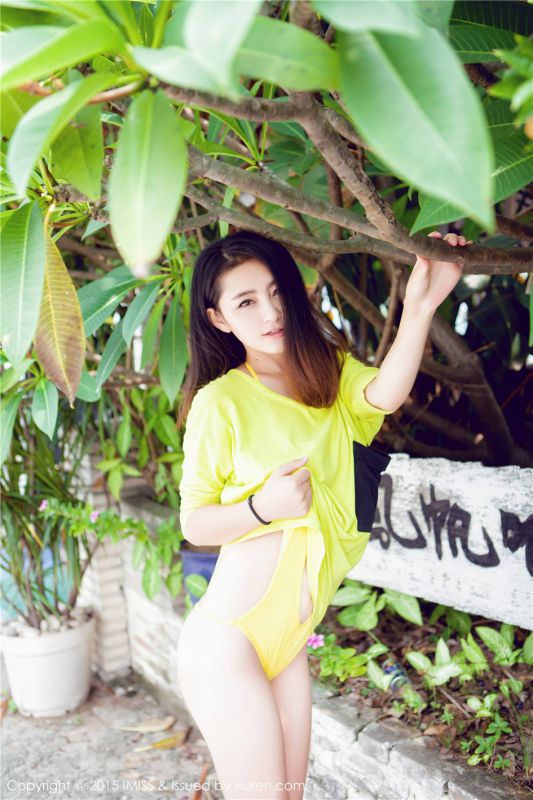 酥胸美女夏茉GIGI户外性感比基尼写真