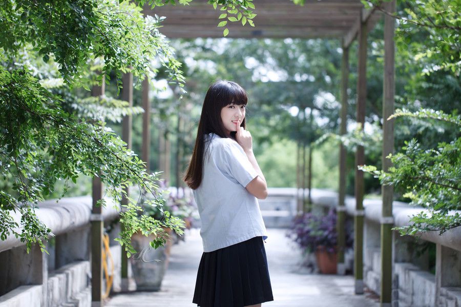 可爱制服美女清纯惹人爱