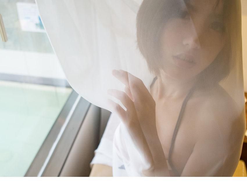 极品短发美女浴室性感脱衣秀