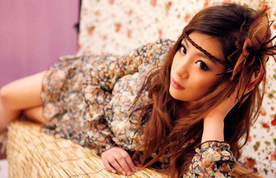 大胸萌妹子比基尼妩媚私房照