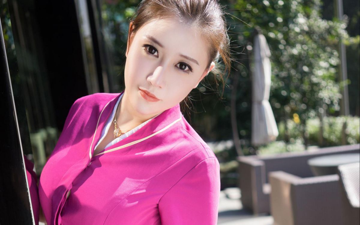 巨乳美女王婉悠性感制服诱惑写真照