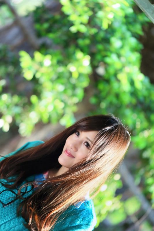 90后清纯美女初秋户外迷人写真