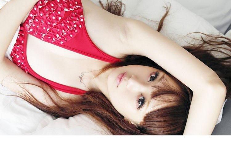 性感小野猫居家红色比基尼诱惑写真