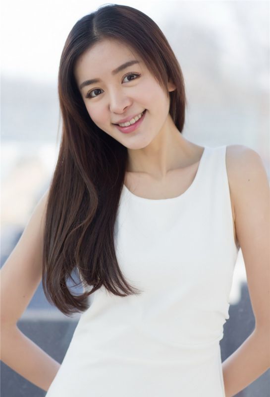 性感女星赵多娜玩转清纯诱惑