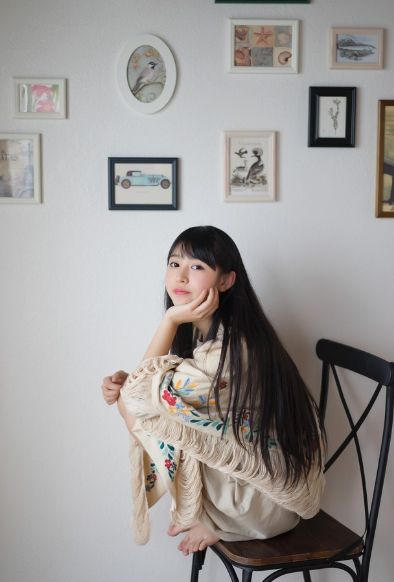 清纯少女长发大眼迷人十足