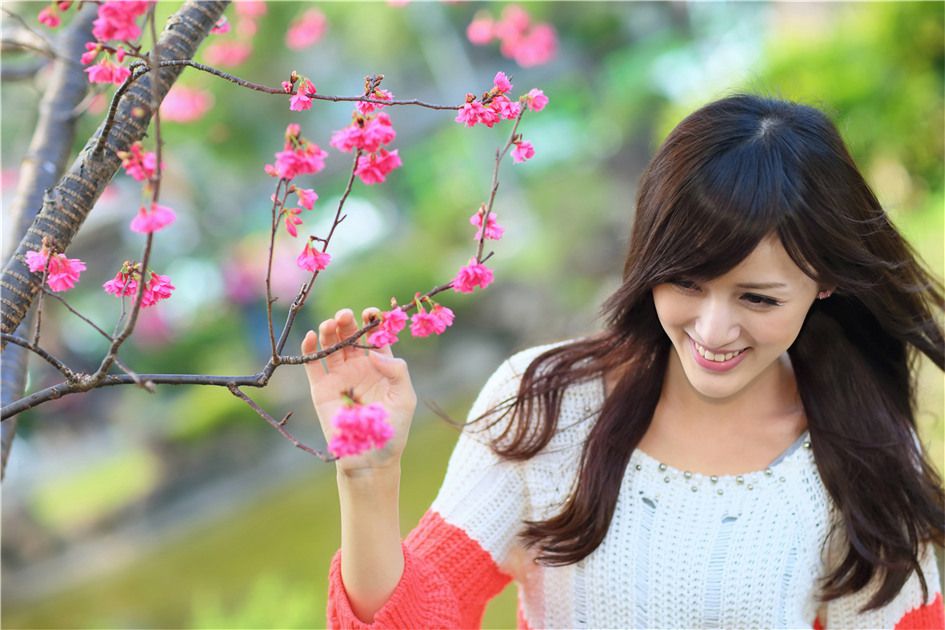 90后清纯美女初秋户外迷人写真
