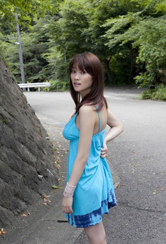 日本萝莉原干惠迷人爆乳写真