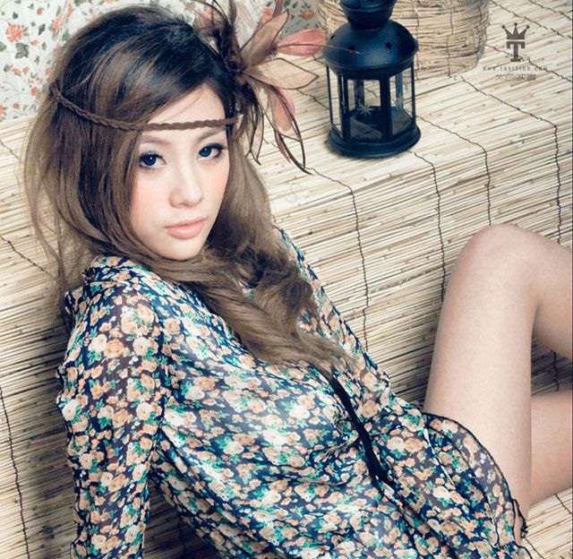 大胸萌妹子比基尼妩媚私房照