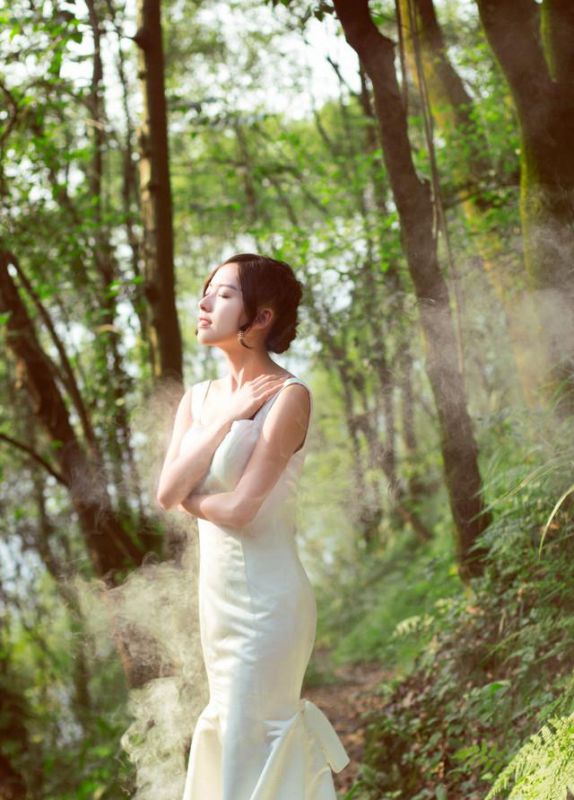 清纯美女森林唯美外拍写真