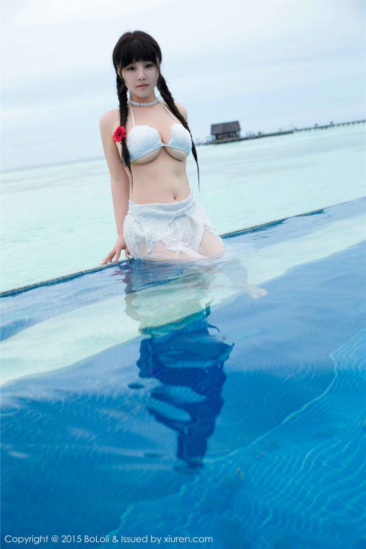 爆乳美女Barbie可儿沙滩比基尼写真照