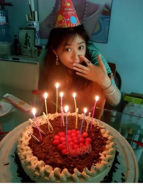 古装美女明星蒋欣活泼素颜生活照