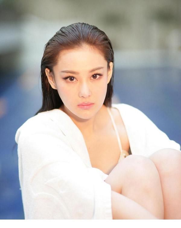 张馨予惹火湿身比基尼写真