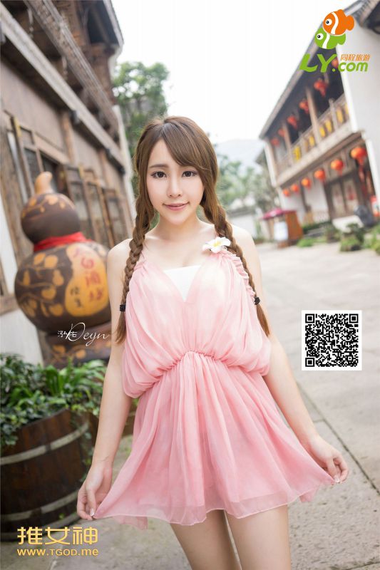 比基尼少女黄梦羡旅拍秀傲人双峰写真