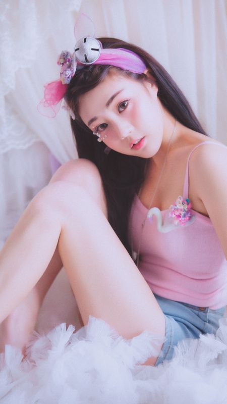 清纯校花室内唯美写真照