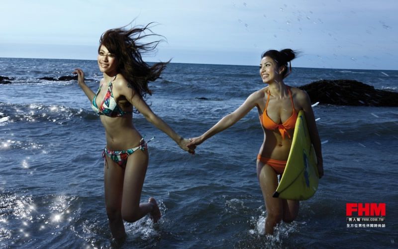 性感美眉床上大秀酥胸翘臀