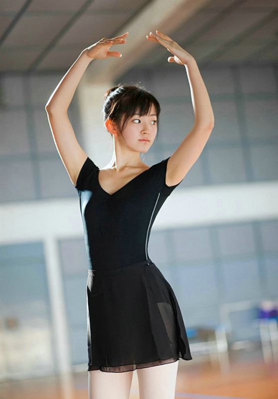 日本90后美女舞蹈室香汗淋漓
