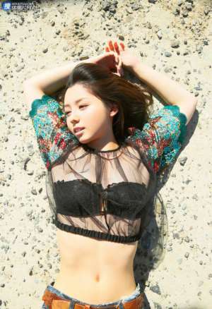 日本90后美女小池里奈户外高清写真