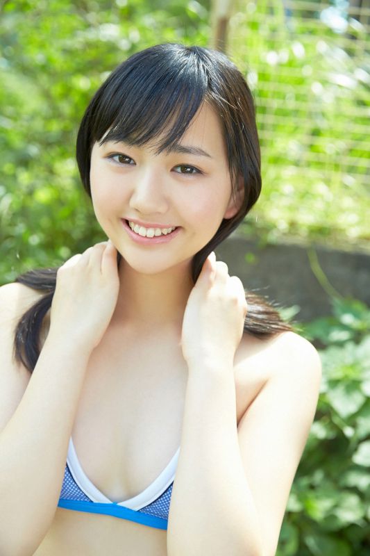 日本学生制服美女户外清纯图片
