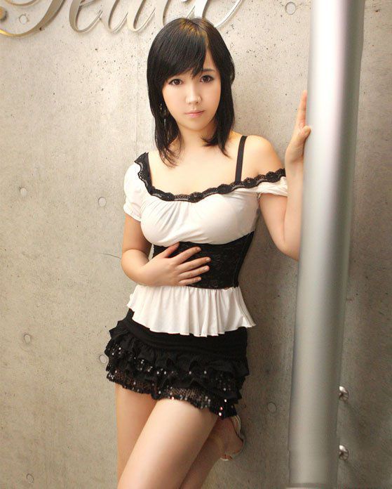 韩国风俗媚娘爆乳格外亮眼