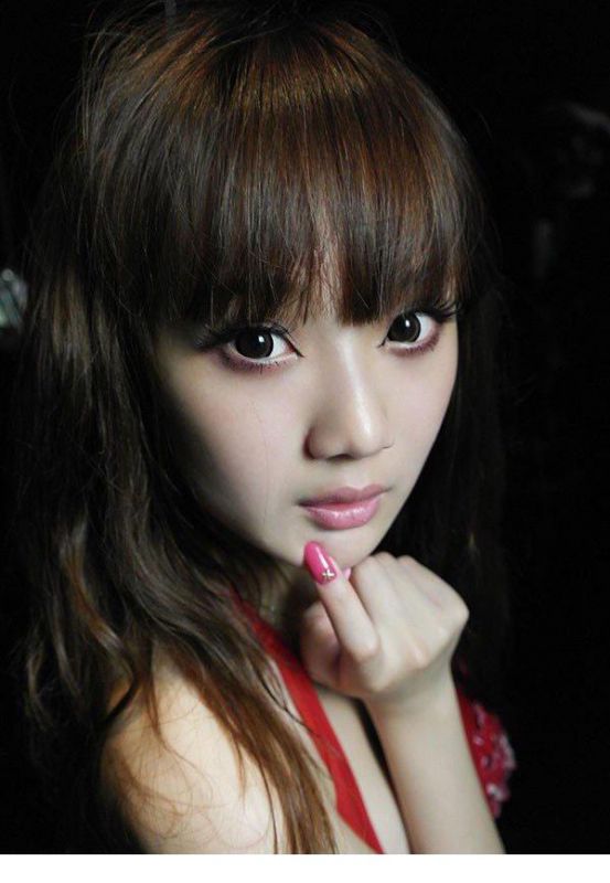 性感小野猫居家红色比基尼诱惑写真