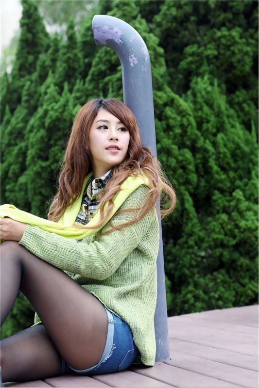 台湾模特夏晴MISO初秋室外迷人写真