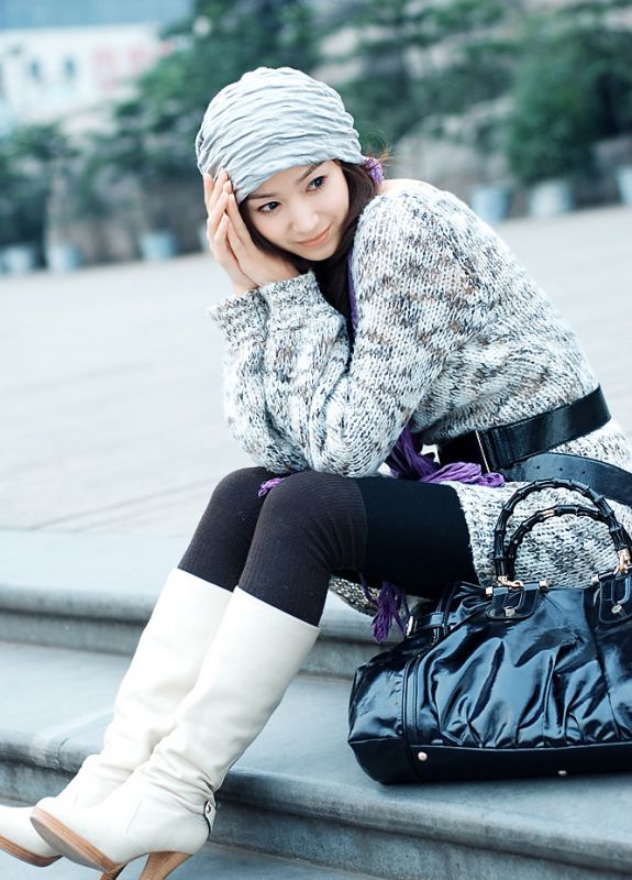 街拍冬日甜美女孩迷人写照