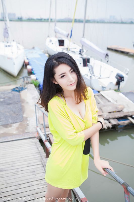 酥胸美女夏茉GIGI户外性感比基尼写真