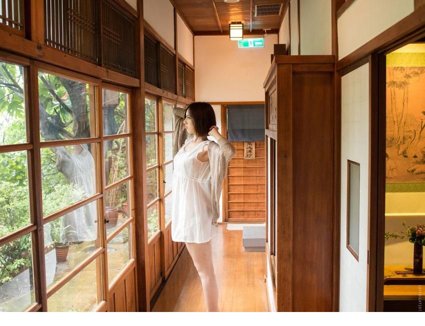 极品短发美女浴室性感脱衣秀