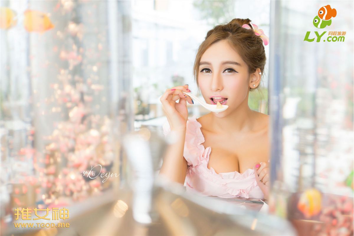 比基尼模特艾希ICE泳池大秀曼妙多姿身材