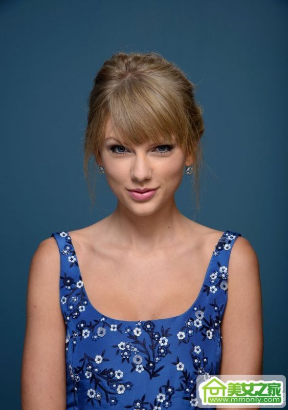 外国美女泰勒斯威夫特蓝裙迷人写真
