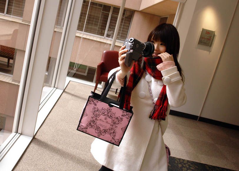 街拍俏皮女孩高清写真集