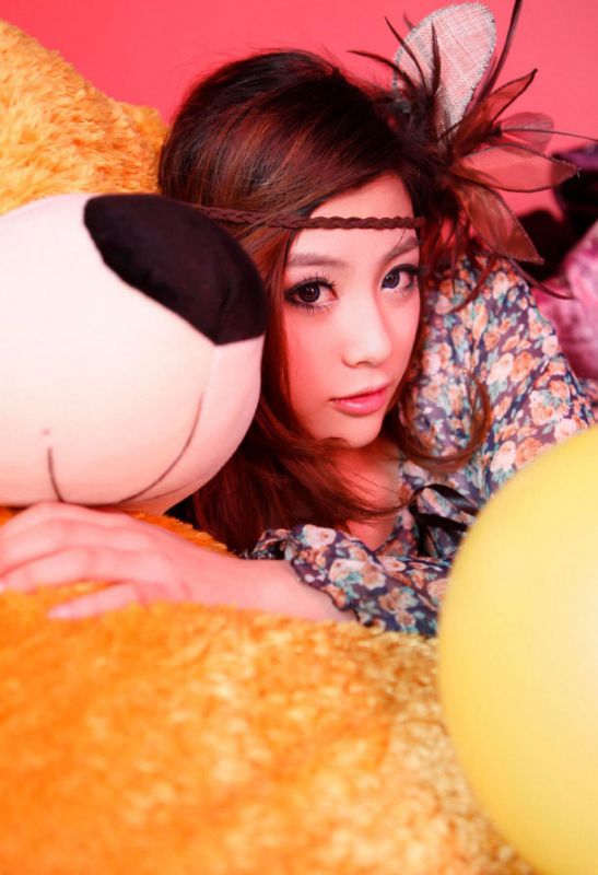 大胸萌妹子比基尼妩媚私房照