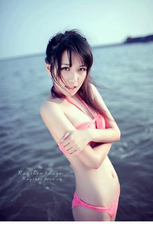 海边比基尼美女性感写真