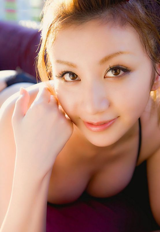 日系美女电眼迷人十足