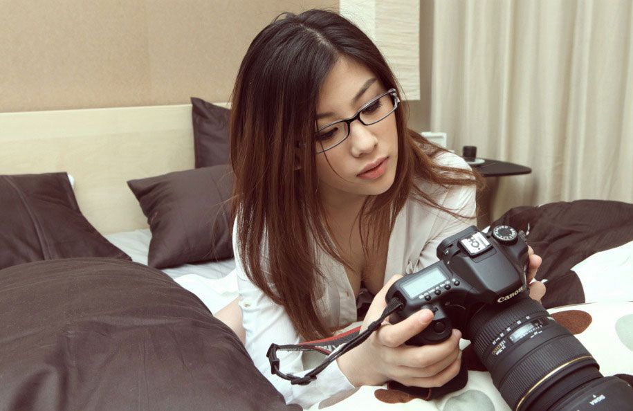 大胸萌妹子比基尼妩媚私房照