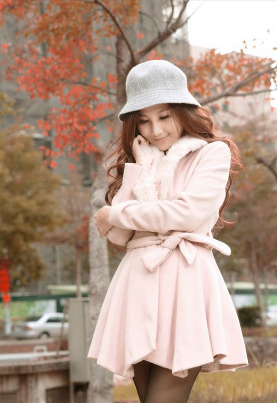 清纯少女洋洋初秋户外迷人写照