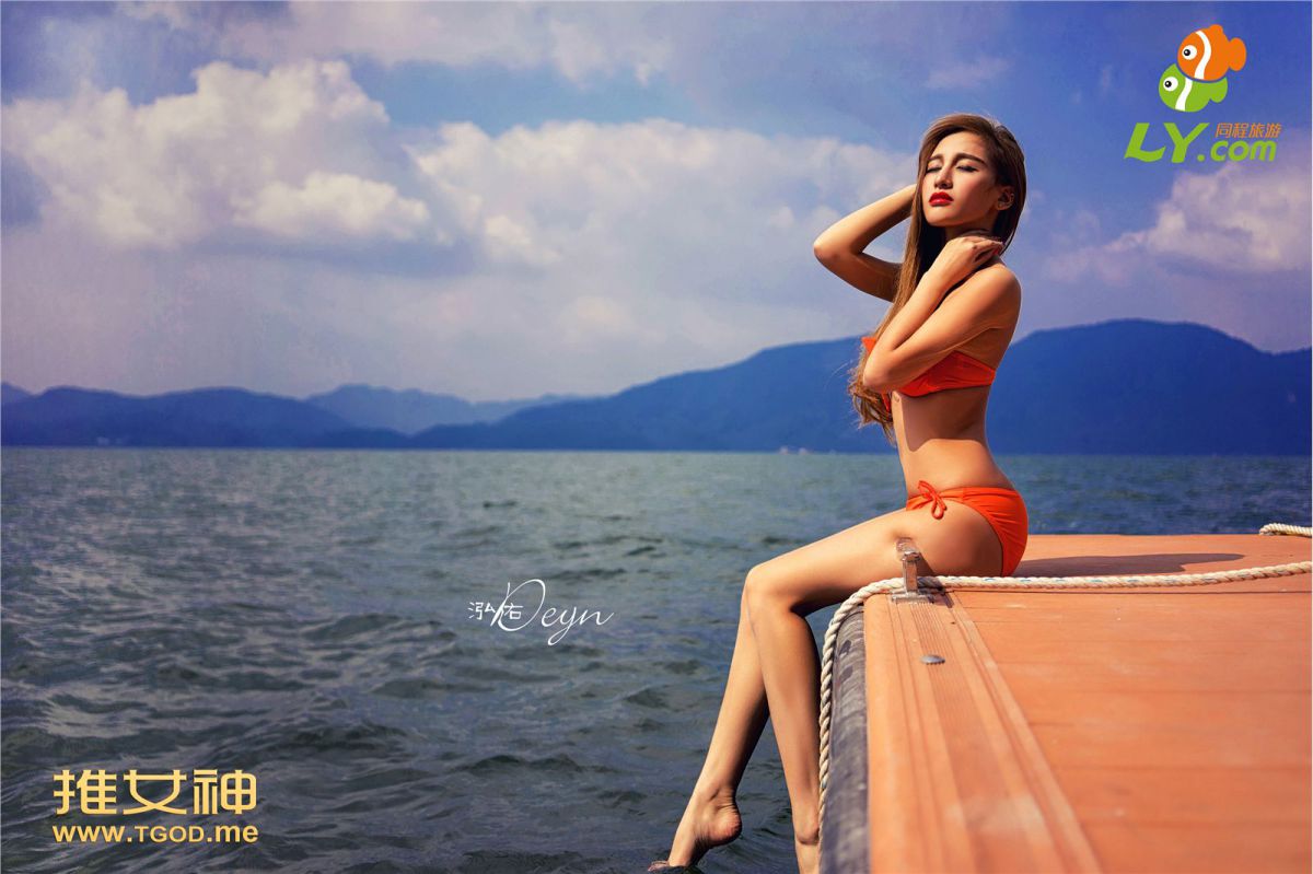 比基尼模特艾希ICE泳池大秀曼妙多姿身材