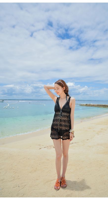 韩国泳装少女海边大秀迷人乳沟