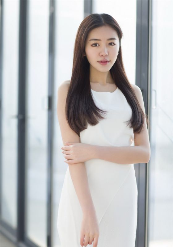 性感女星赵多娜玩转清纯诱惑